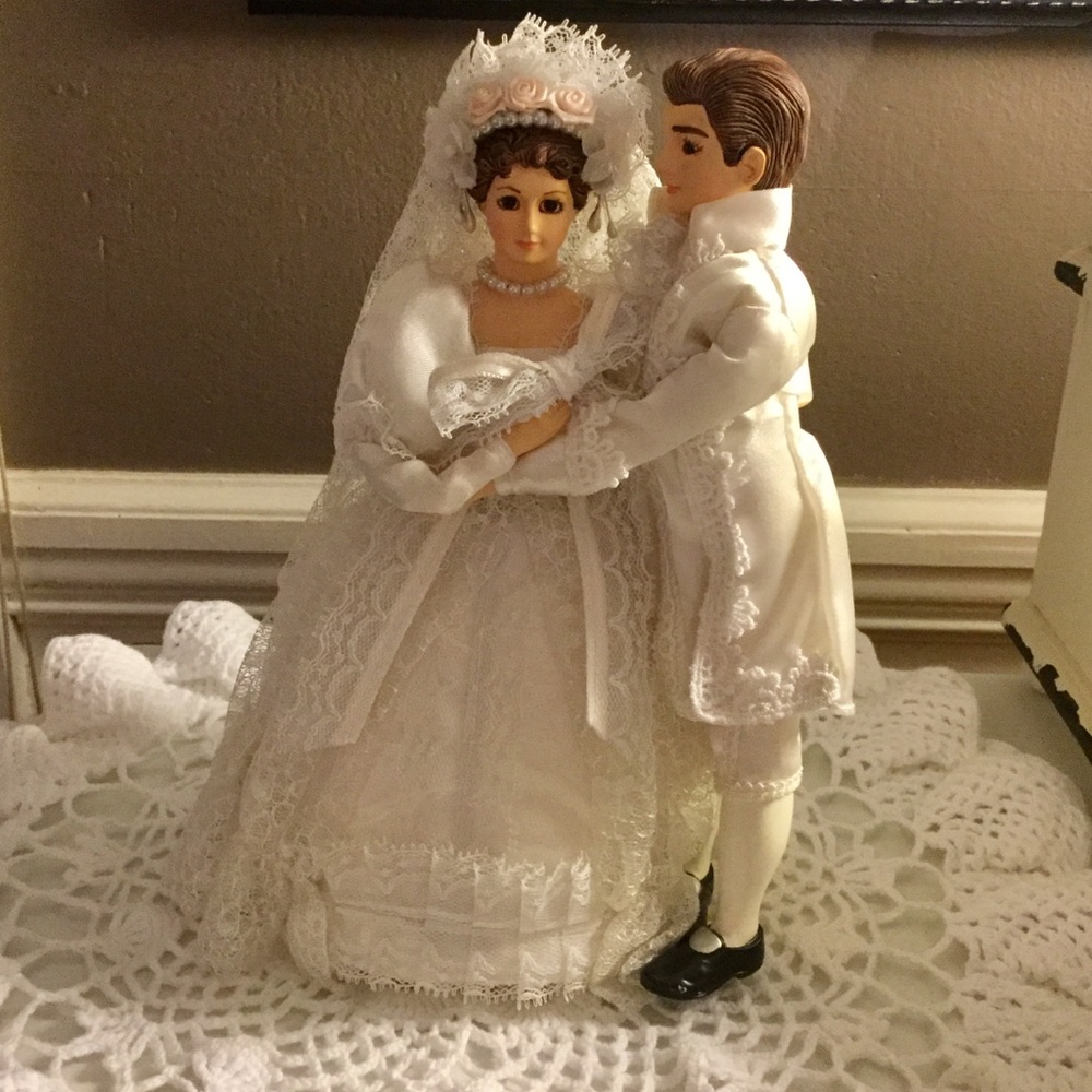 Musical Rotating Bride & Groom